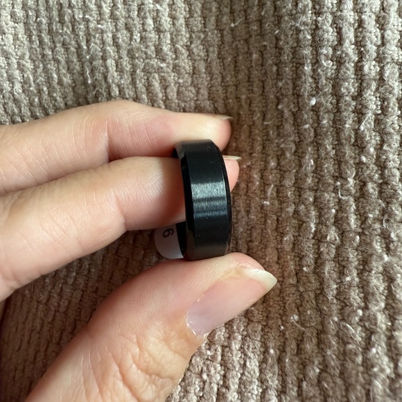 NWT 2 for $8 or 4 for $15; Men’s Sleek Black Ring Size 9 - Picture 1 of 3